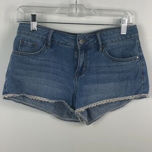 Bullhead Low Rise lace trimmed shorts 25